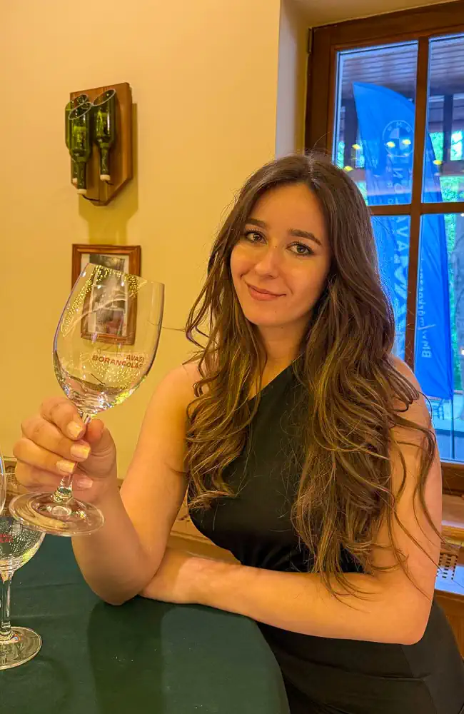 be-roll-hostess-lili-gero-galeria