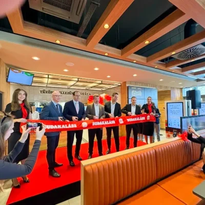 szolg-etteremmegnyito-003